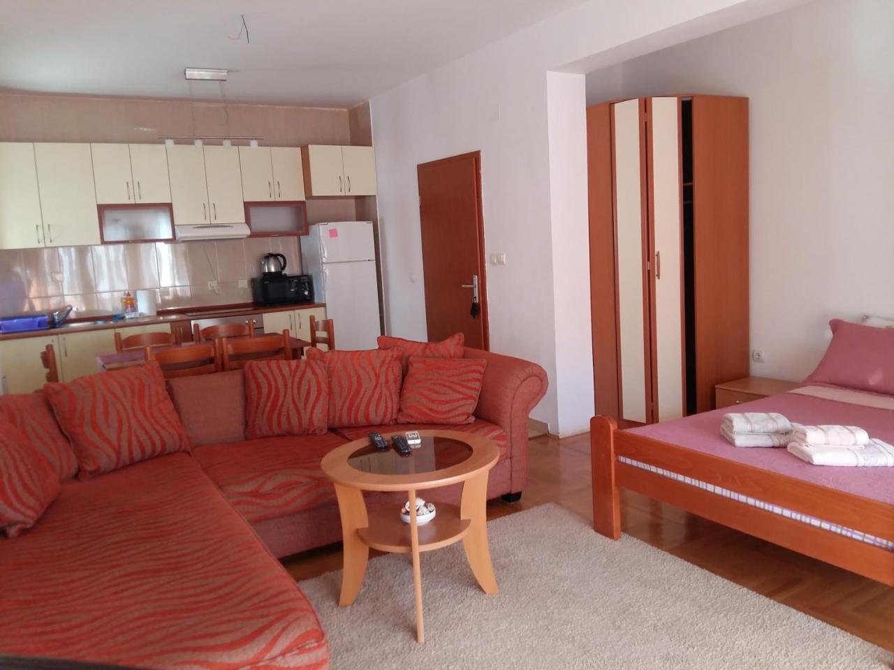 Lazar Apartments Петровац Экстерьер фото